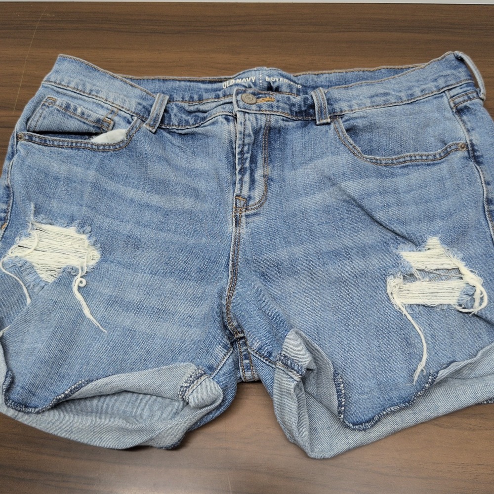 Old Navy Shorts Womens 14 Boyfriend Mid-Rise Distressed Frayed Americana Wash